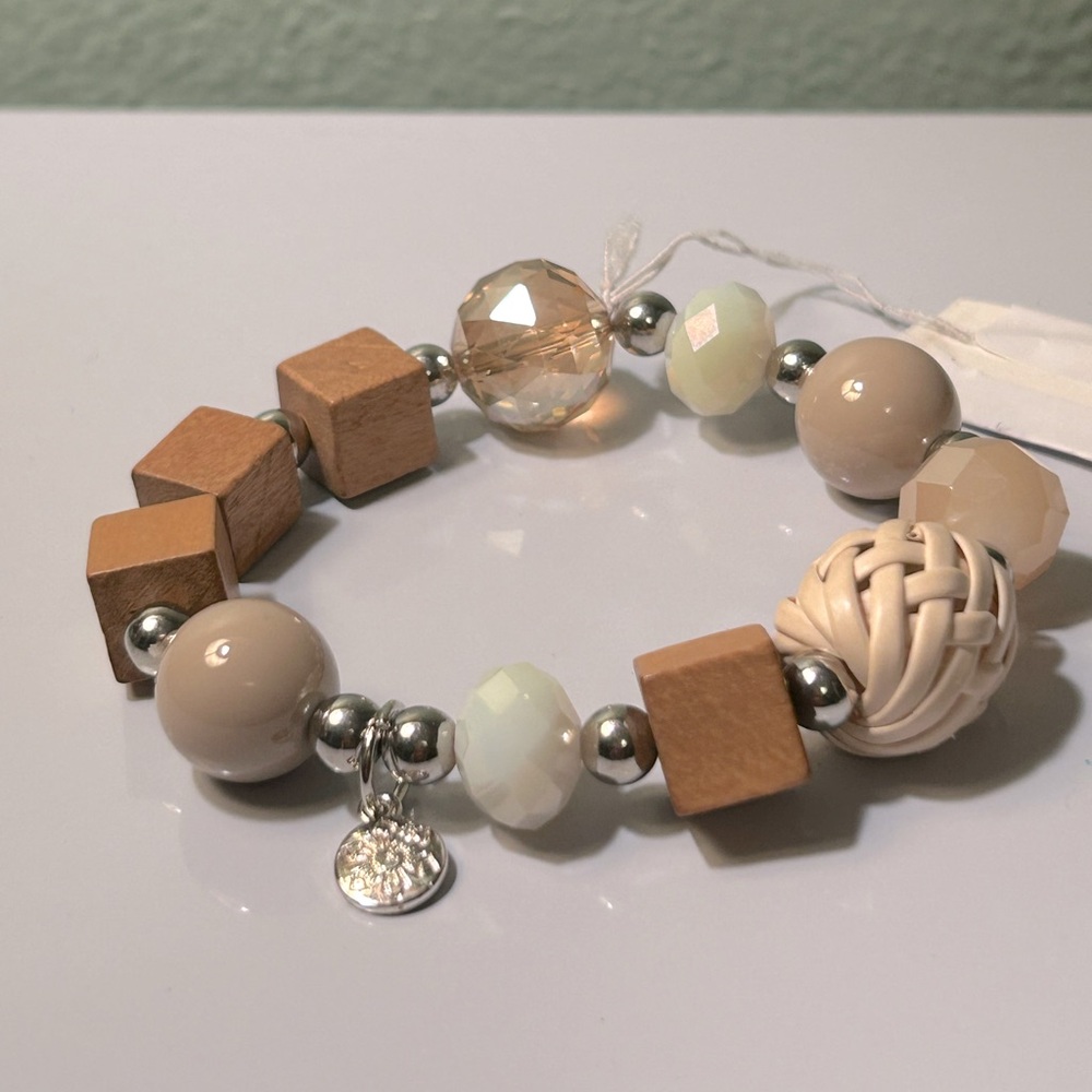 Elegant Beige and Silver Wooden Beaded Bracelet ⭐️